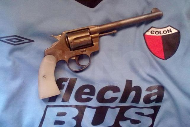Tendencia en Facebook: menores santafesinos se sacan fotos armados