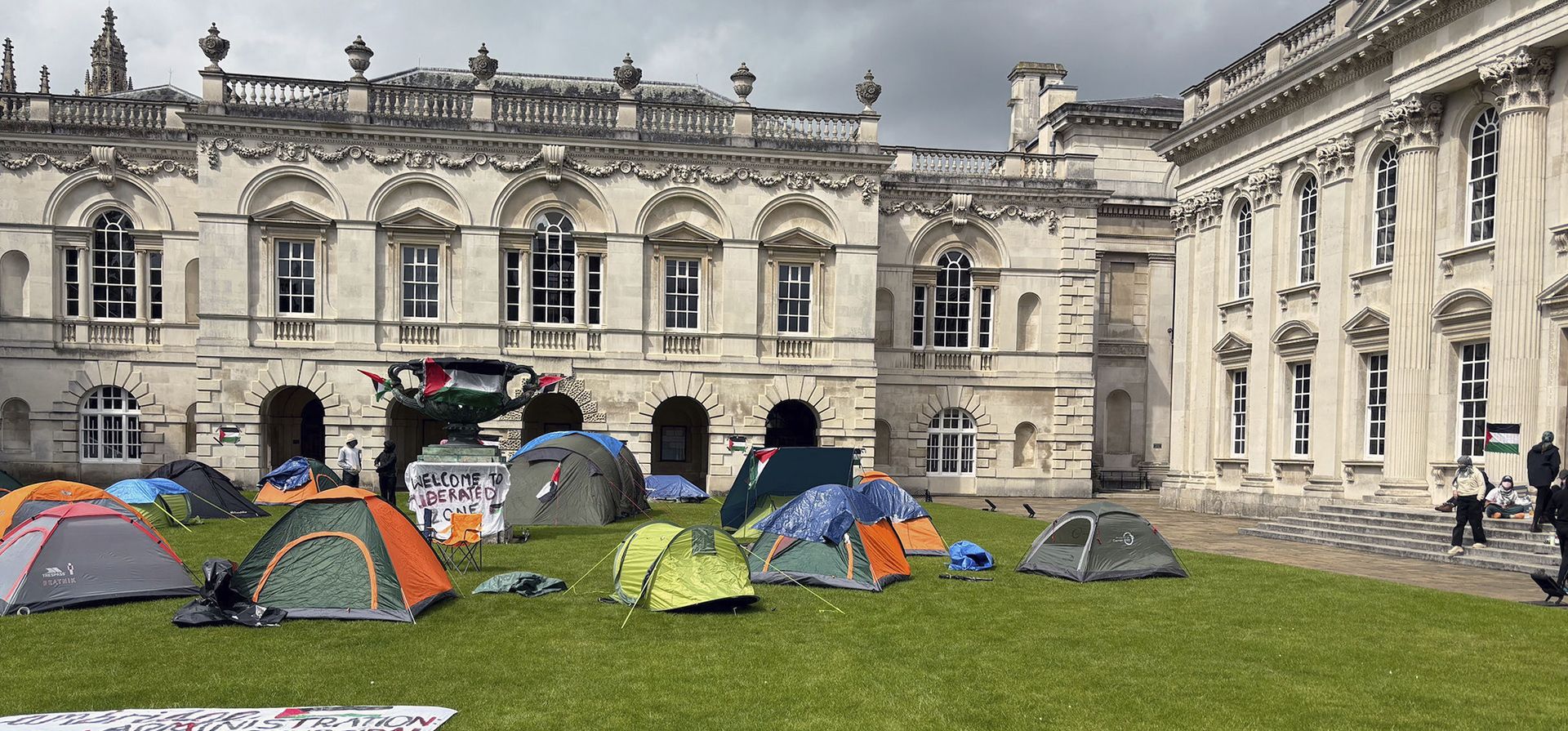 Un campamento de protesta por el conflicto de Gaza en los terrenos de la Universidad de Cambridge, Inglaterra, el miércoles 15 de mayo de 2024. (Sam Russell/PA vía AP) Un campamento de protesta por el conflicto de Gaza en los terrenos de la Universidad de Cambridge, Inglaterra, el miércoles 15 de mayo de 2024. (Sam Russell/PA vía AP)