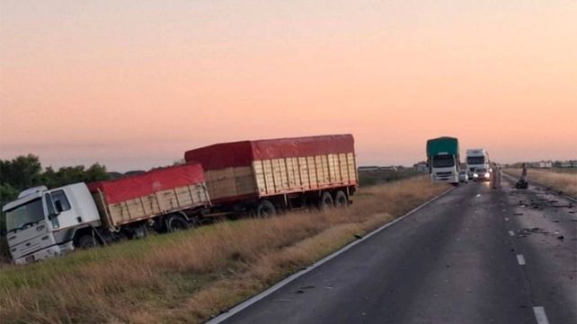 Un herido por un choque múltiple entre un auto y tres camiones en la ruta Rosario - Victoria