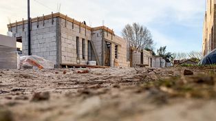 En construcción. Los condominios son parte de la polémica.