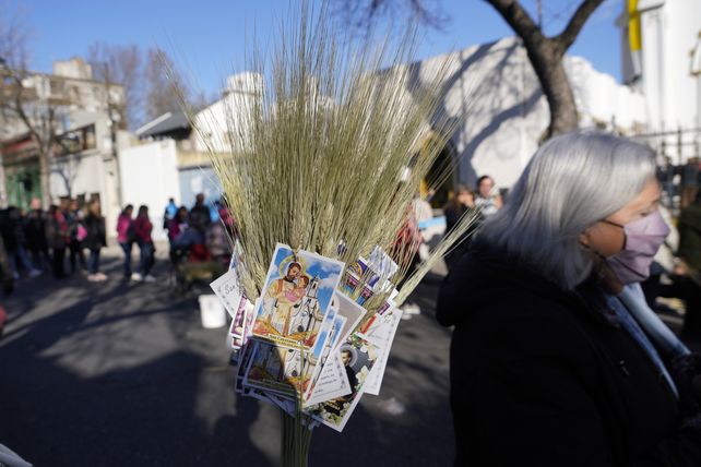 Violencia sin fin, pedidos, agradecimientos, rezos y una insólita escasez