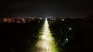 “Es parte de una inversión integral en infraestructura urbana que estamos llevando adelante. No se trata solo de iluminar mejor, sino de construir un futuro más seguro, más sustentable y con más oportunidades para todos los roldanenses”, concluyó Escalante.&nbsp;