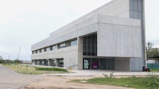 El edificio que continúa en plena expansión está ubicado en el predio conocido como La Siberia.