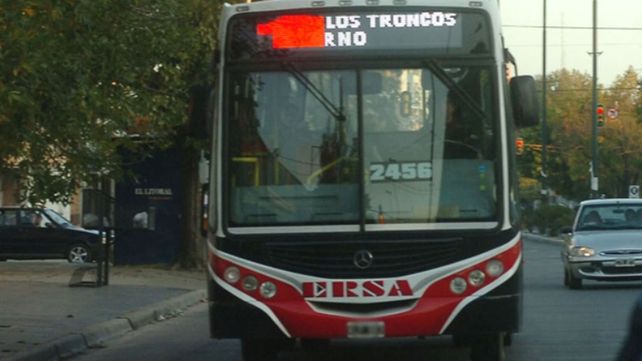 Asaltaron armados un colectivo de la línea 1 en barrio Acería