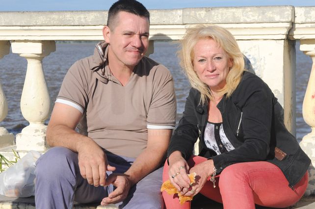 Charla y merienda. Simón y Nilda compartieron una tarde distinta.