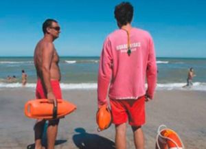 Guardavidas de la costa bonaerense en pie de guerra por mejoras salariales