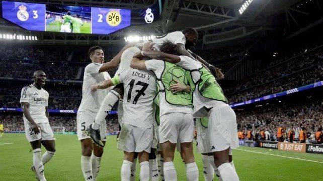 Real Madrid celebró la remontada en el Santiago Bernabeu.