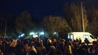 Nueva protesta en la residencia de Santa Cruz tras la represión a los trabajadores estatales
