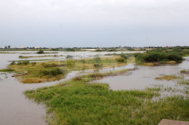 Caudal. Una imagen tomada ayer en la que se observa el avance del agua