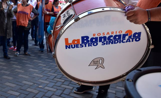 Los bancarios cerraron una superparitaria: cuál es la suba salarial que se acordó
