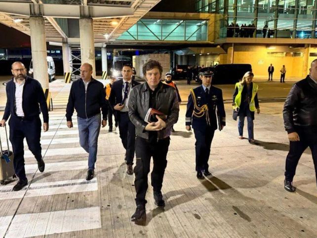 El presidente Javier Milei batió todos los récords como el mandatario argentino con más viajes al exterior en apenas ocho meses de gestión.