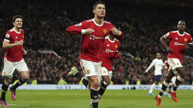 Cristiano Ronaldo festeja su tercer tanto ante el Tottenham