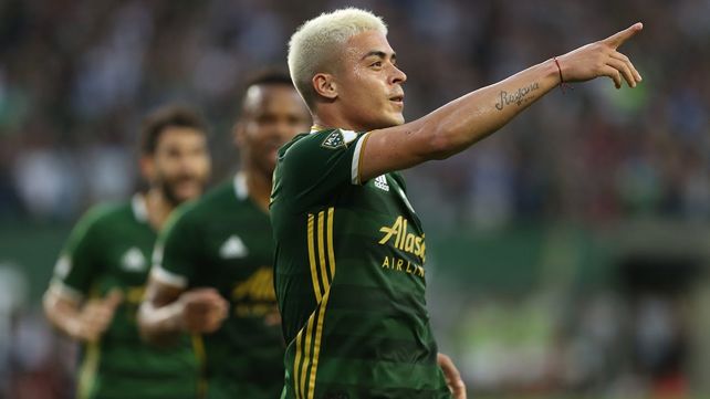 Horas claves para definir la llegada de Brian Fernández