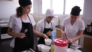 Estudiantes de Nutrición enseñan a preparar pan integral y mayonesa de zanahoria