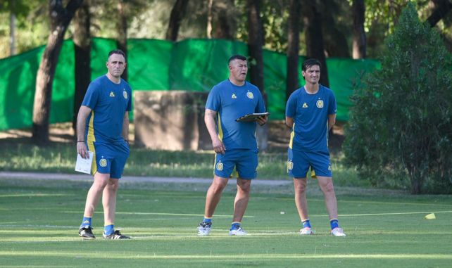 Jorge Almirón y su cuerpo técnico esperan que Central dé un nuevo paso en firme