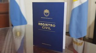 La provincia comienza con la entrega de las nuevas libretas de matrimonio