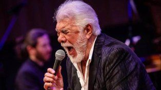 Raúl Lavié contó por qué decidió cantar gratis en la ceremonia de asunción de Javier Milei en el Teatro Colón.
