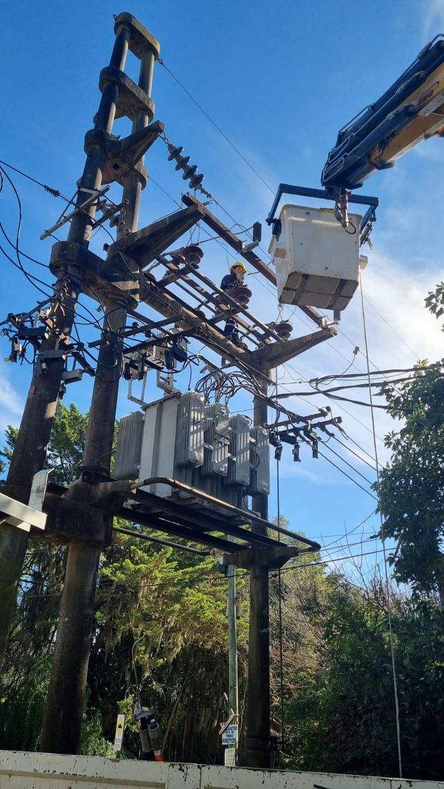 Comenzaron los trabajos de remodelación del sistema eléctrico en Roldán