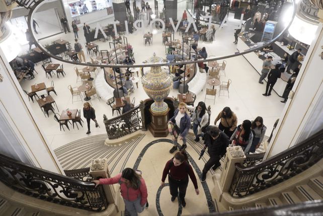 La Favorita abrió sus puertas y generó una gran expectativa entre los rosarinos.