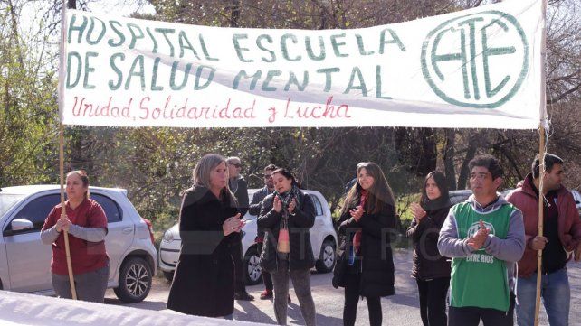 Personal del Hospital Escuela de Salud Mental realiza retención de servicios. Reclaman recategorizaciones y recomposición salarial. Piden el bono de $60.000&nbsp;