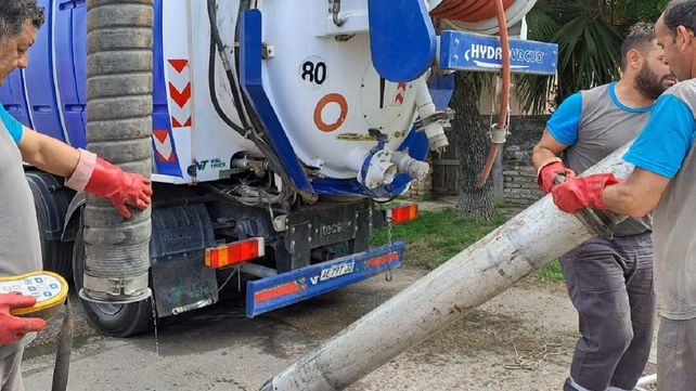 Limpian 400 metros de cloacas en el barrio Pancho Ramírez