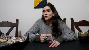 Priscila Denoya en su casa. Remarcó que es inocente en la muerte de Marcos Guenchul.