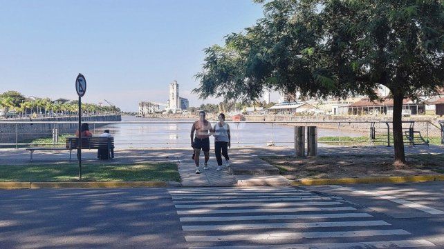 Así estará el tiempo en Santa Fe: calor hasta el lunes y probables lluvias el martes