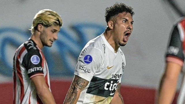 Olimpia festejó ante Barracas en Buenos Aires.