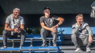 Bonano, Daniele y Colusso observan el entrenamiento en el Gigante al que fueron invitados. Ellos, agradecidos.