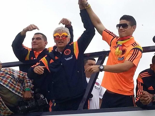 Pekerman y la selección de Colombia fueron recibidos como héroes
