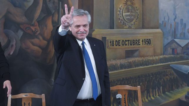 Fernández encabezó el acto en el histórico salón Felipe Vallese de la central obrera.