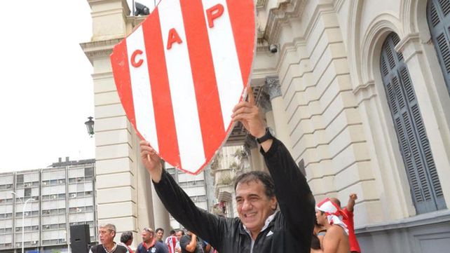 José Cáceres explicó los motivos de su renuncia y dijo que Chiqui Tapia es un chanta