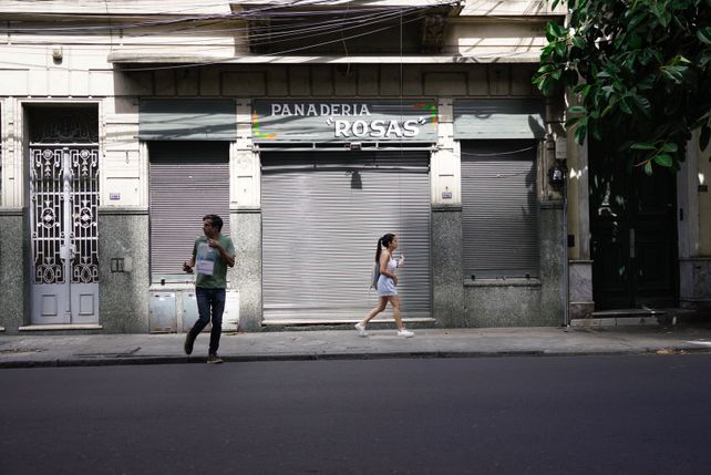 La panadería de calle Juan Manuel de Rosas al 1200 luce una nueva fachada que anticipa su reapertura.