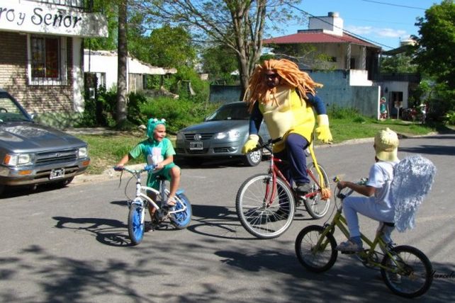 El sacerdote de Oro Verde festejará su cumpleaños con una fiesta de disfraces