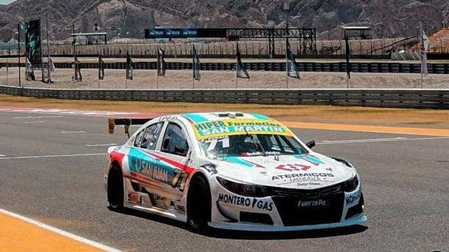 El piloto local Fabricio Persia se quedó con el Sprint del Top Race V6 en San Juan.