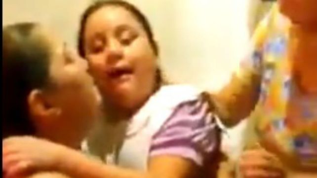 Soy gorda mami, el desgarrador video del llanto de una nena de siete años que sufrió bullying en la escuela