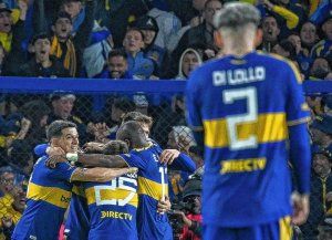 Boca Juniors venció a Lanús con un gol en la última jugada y se mete en zona de playoffs