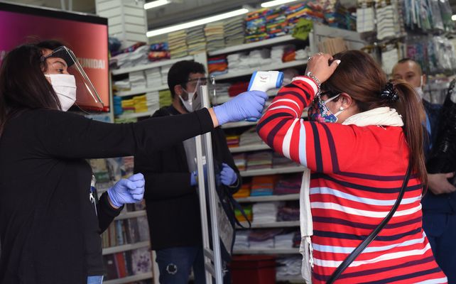 Los rosarinos salieron a la calle con la reapertura de comercios en medio del coronavirus