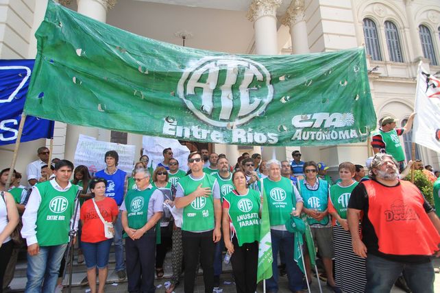 ATE y la Multisectorial marcharon y pidieron frenar el brutal ajuste de Macri