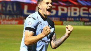 Belgrano aseguró la continuidad de su goleador, el ex-Colón, Pablo Vegetti.