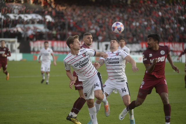 Newells derrotó 2 a 0 a Lanús y volvió al triunfo tras 8 partidos