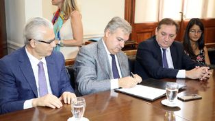 La provincia firmó un convenio con la Fundación Internacional Baltasar Garzón