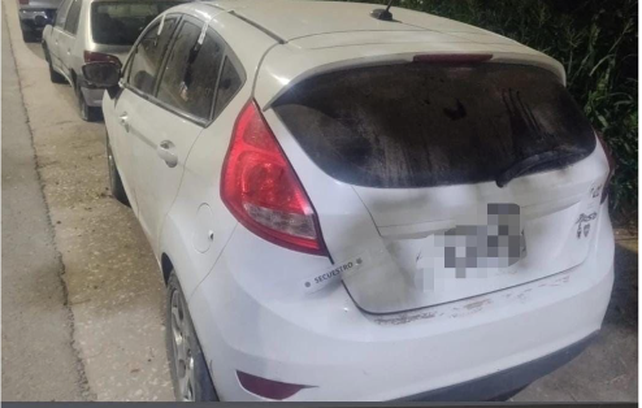 Cinco aprehendidos tras una balacera desde un auto