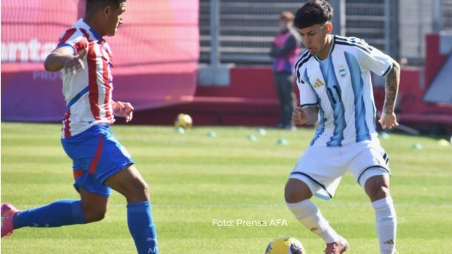 Argentina no pudo sostener la ventaja y perdió ante Paraguay en su estreno