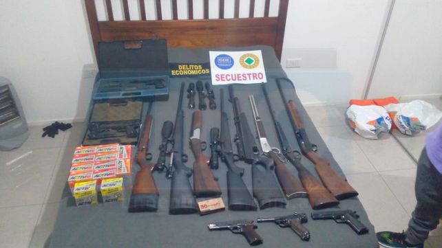 Allanaron la casa del hijo de un exgobernador de Entre Ríos y encontraron un arsenal