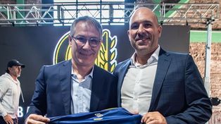 Cuando todo estaba en armonía, entre Ariel Holan y Gonzalo Belloso. La relación sigue bien, pero la dirigencia apuntó para otro lado en la temporada 2026.