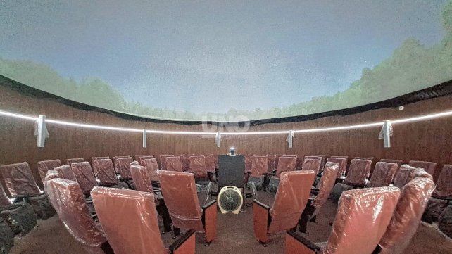 El interior del renovado Centro de Observación del Espacio (Code) en Santa Fe.
