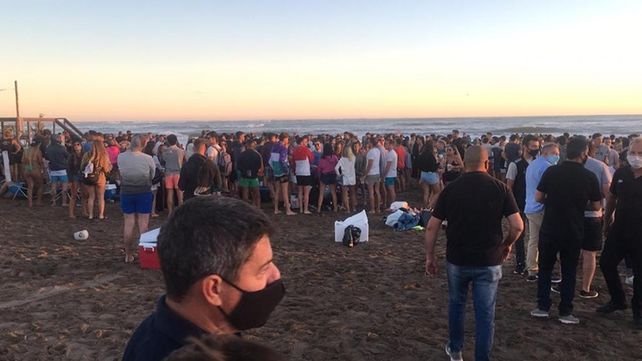 El fin de semana desarticularon una fiesta clandestina de 1500 personas en una playa del sur de la ciudad costera.