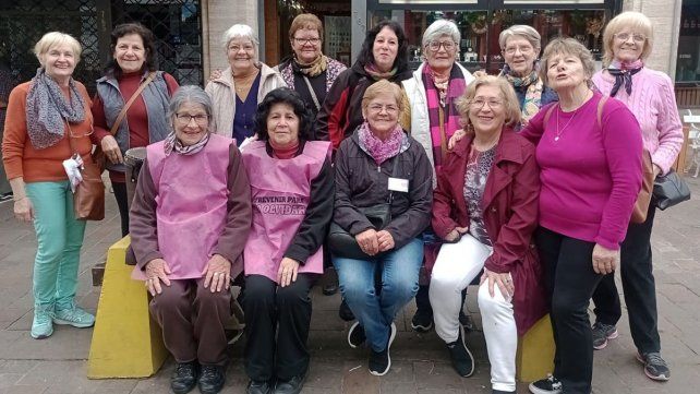 Los adultos mayores concientizan sobre la prevención y actividades sobre alzheimer.