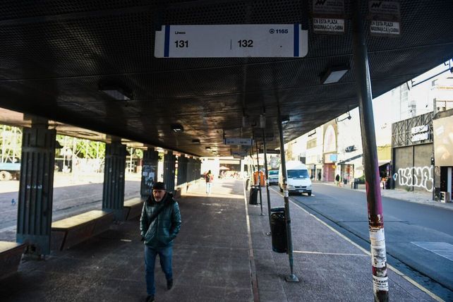Paradas vacías. El paro de colectivos en el interior del país tuvo una respuesta contundente de los choferes.